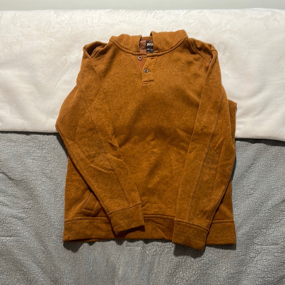 Men’s prana sweatshirt